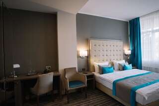 Отель Norm Hill Hotel Клуж-Напока Двухместный номер Делюкс с 1 кроватью или 2 отдельными кроватями и балконом-6